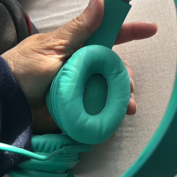 Beats by Dr Dre teal and in great condition - Picture 5 of 10